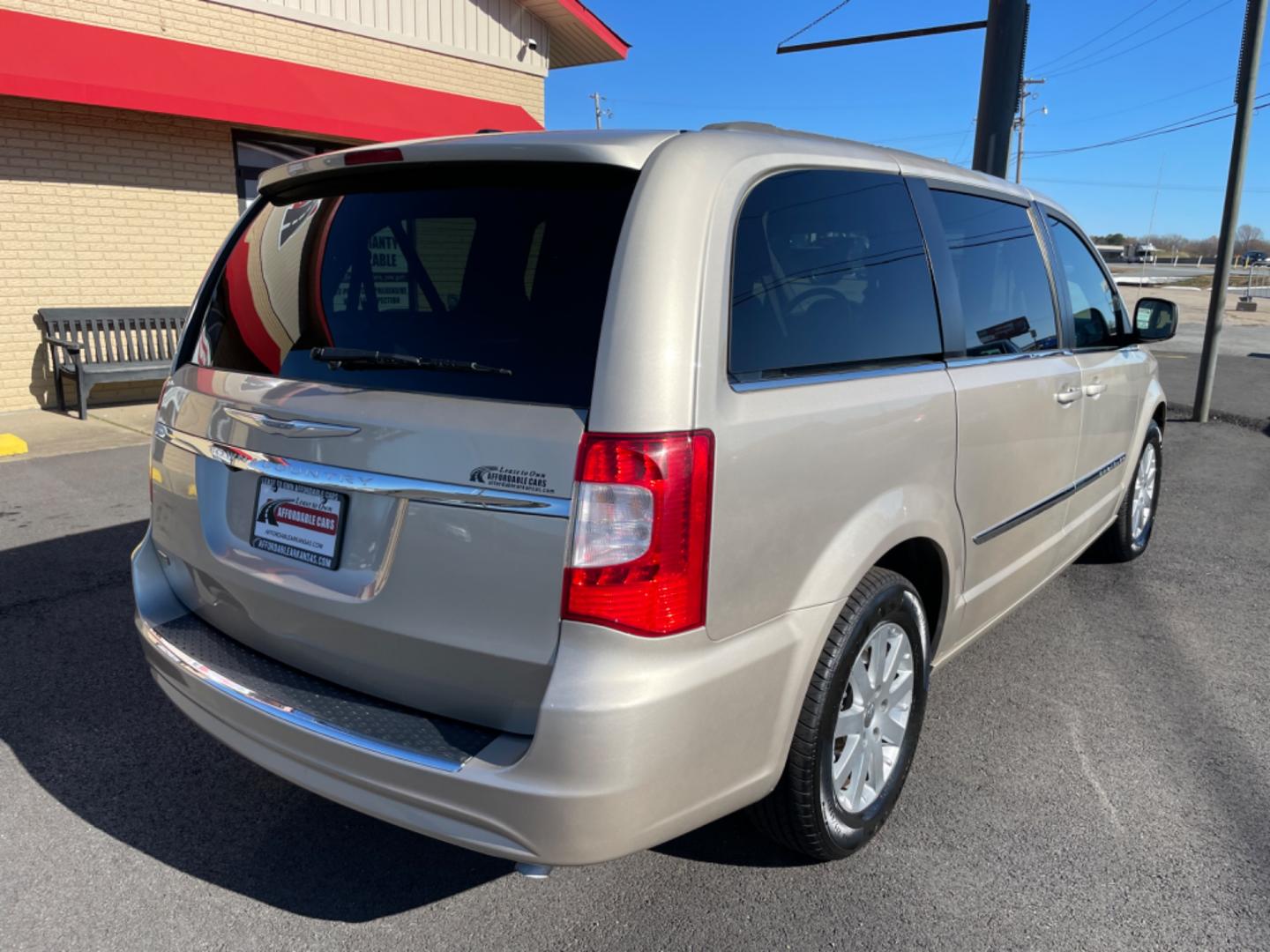 2014 Gold Chrysler Town and Country (2C4RC1BG9ER) with an V6, 3.6 Liter engine, Auto, 6-Spd AutoStick transmission, located at 8008 Warden Rd, Sherwood, AR, 72120, (501) 801-6100, 34.830078, -92.186684 - Photo#7